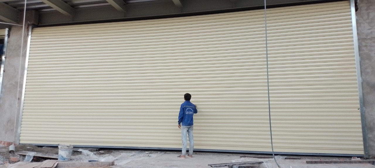 Thi công cửa cuốn siêu trường ở Bình Phước