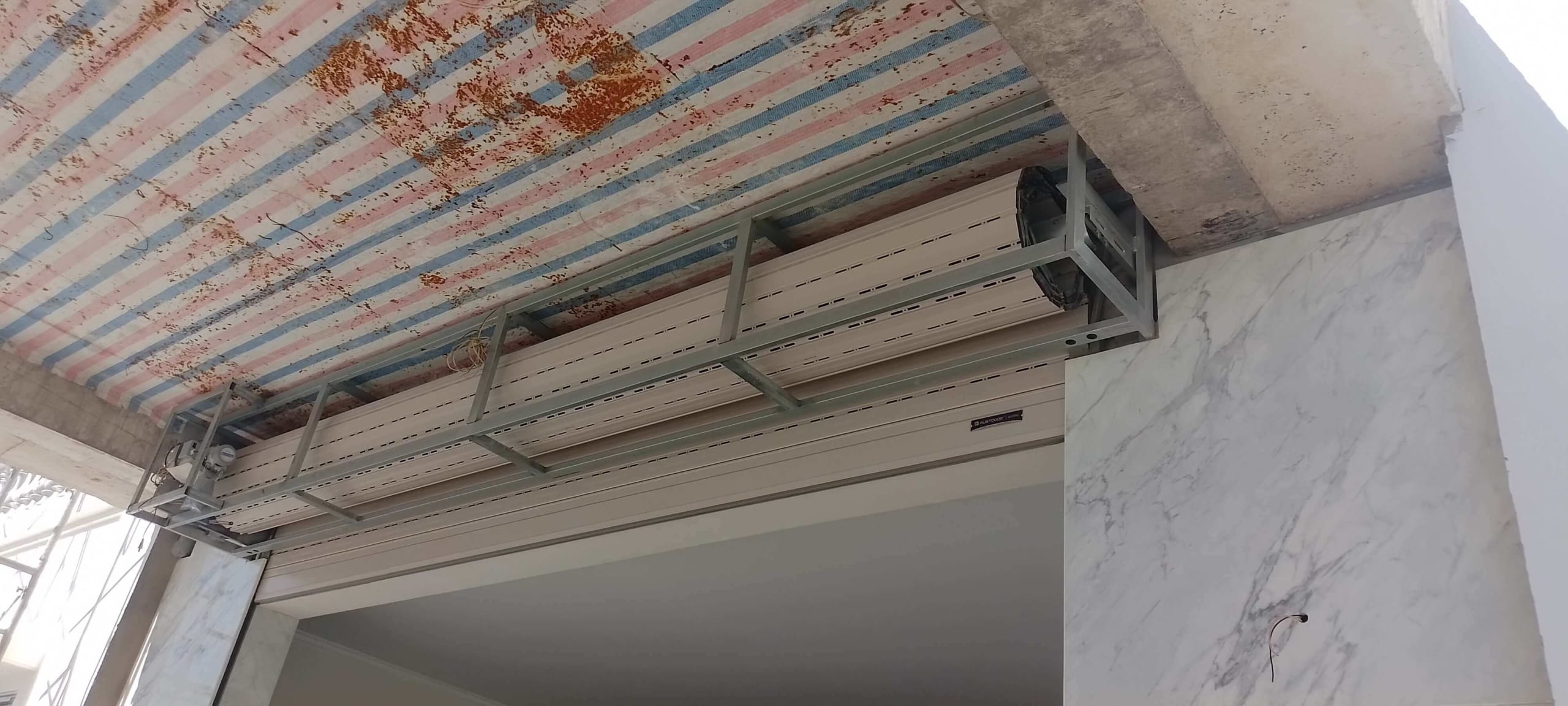 Cửa cuốn nhôm khe thoáng công nghệ Đức thi công lắp đặt ở Bình Phước