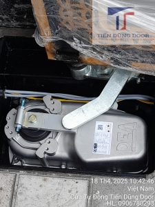 Lắp đặt motor âm sàn cổng nhôm đúc tại Bình Dương.