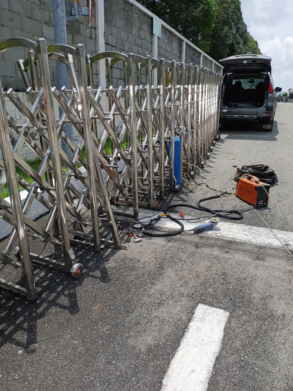 Sửa cửa cổng xếp inox tại KCN Nhơn Trạch tỉnh Đồng Nai