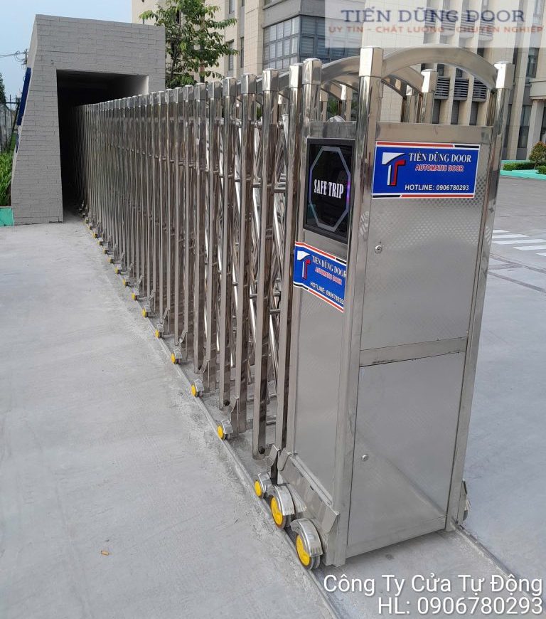 Cua-cong-xep-tu-dong-inox-304