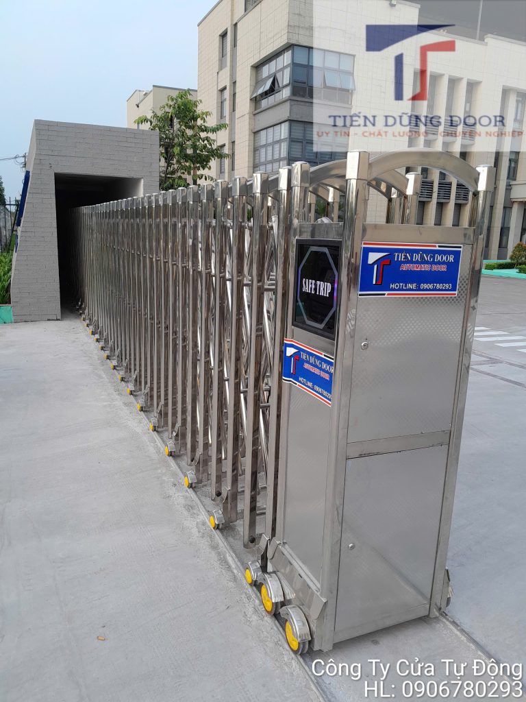 Cua-cong-xep-tu-dong-inox-304